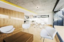 彈性地板上墻令辦公空間氣勢(shì)不凡